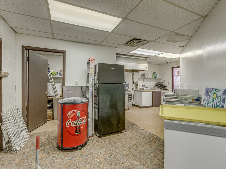 More Photos Of 1221 N 8th Ave, Stroud Convenience Store For Sale