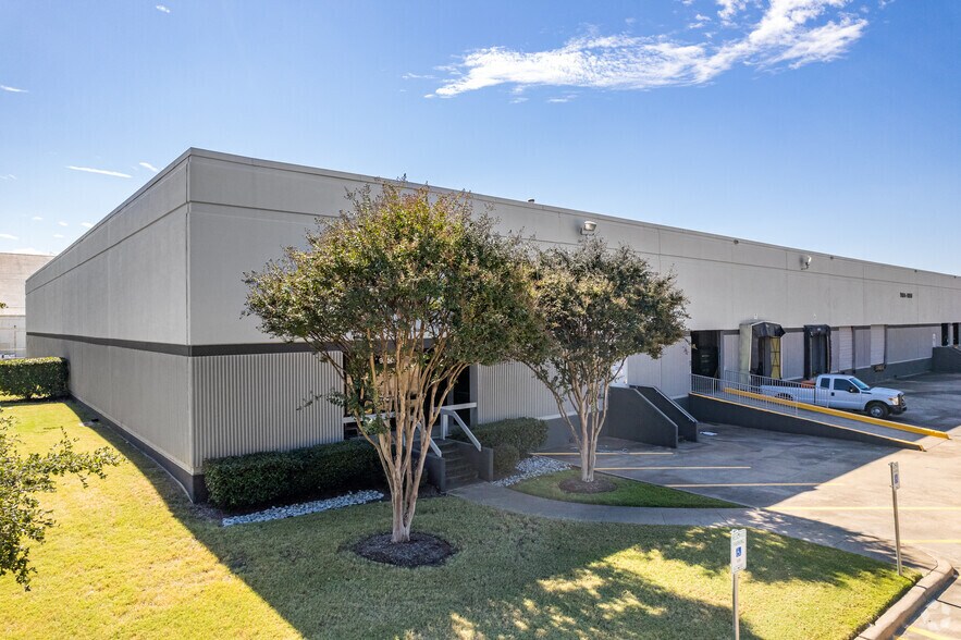 More Photos Of 9804-9850 Chartwell Dr, Dallas Warehouse For Lease