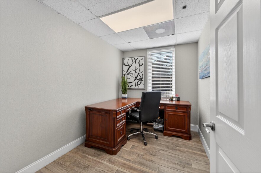 More Photos Of 3411 N 29th St, Tampa Office For Sale