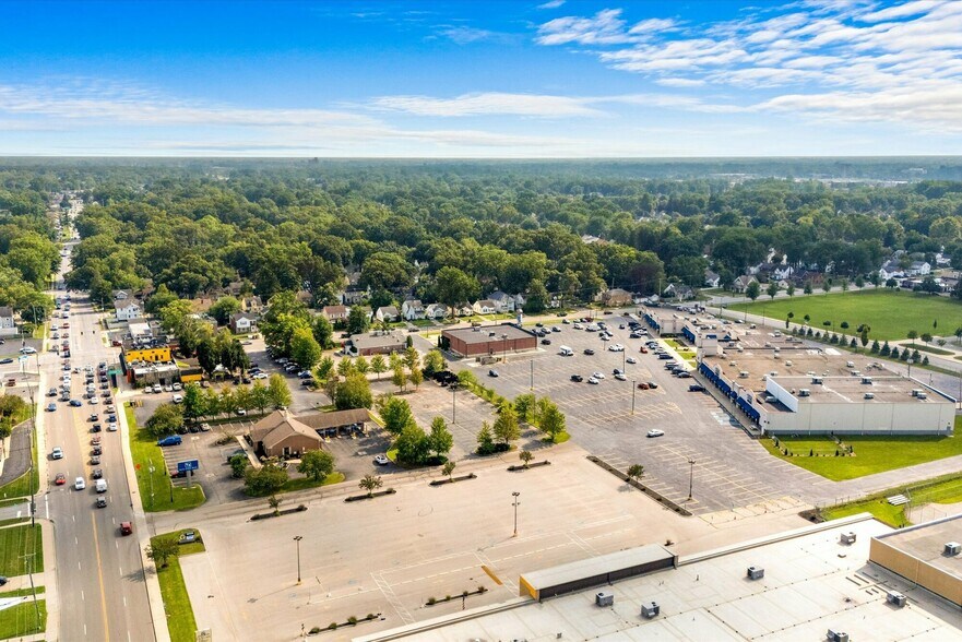 More Photos Of 2600-2602 W Sylvania Ave, Toledo Storefront For Sale