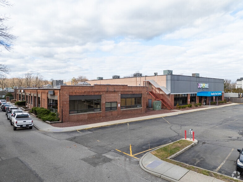 More Photos Of 200 Wilson St, Port Jefferson Station Flex For Lease