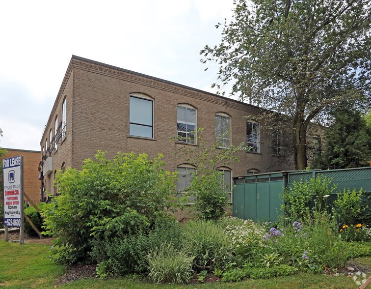 More Photos Of 1057 Main St W, Hamilton Office For Sale