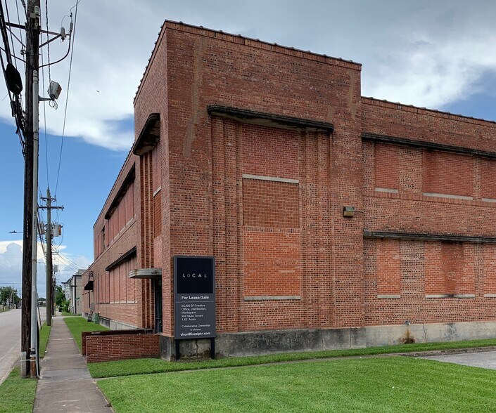 More Photos Of 2910 McKinney St, Houston Warehouse For Lease