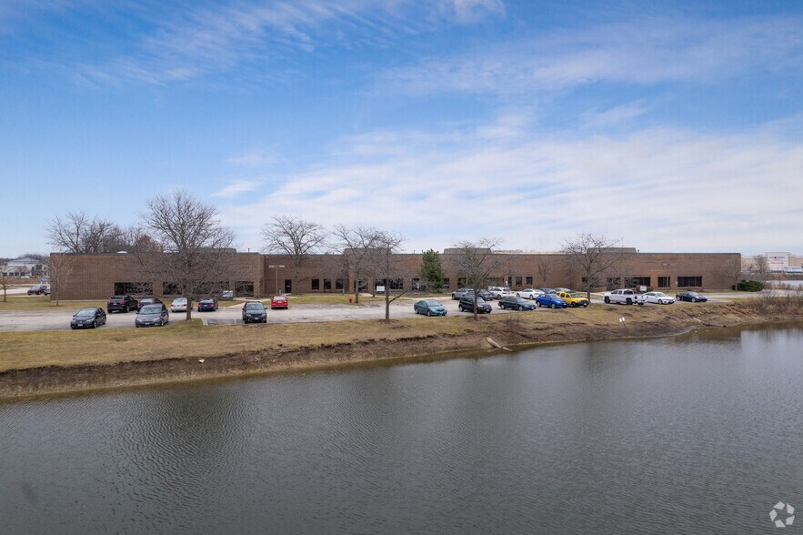 More Photos Of 1405-1495 Busch Pky, Buffalo Grove Research And Development For Lease