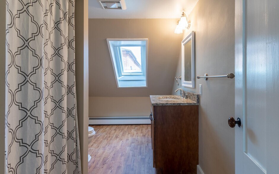 More Photos Of 110 Chapel St, Portsmouth Office For Lease