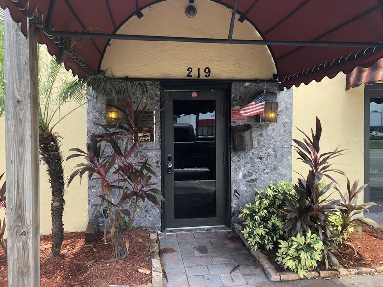 More Photos Of 219 N 21st Ave, Hollywood Storefront Retail Office For Sale