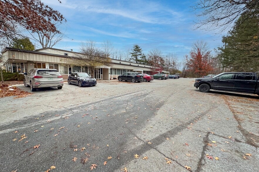 More Photos Of 179 Commerce St, Williston Flex For Sale