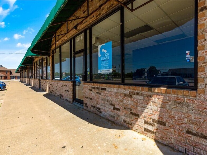 More Photos Of 6101 Watauga Rd, Watauga Unknown For Lease