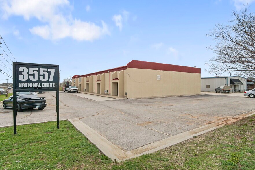 More Photos Of 3557 National Dr, Norman Warehouse For Lease