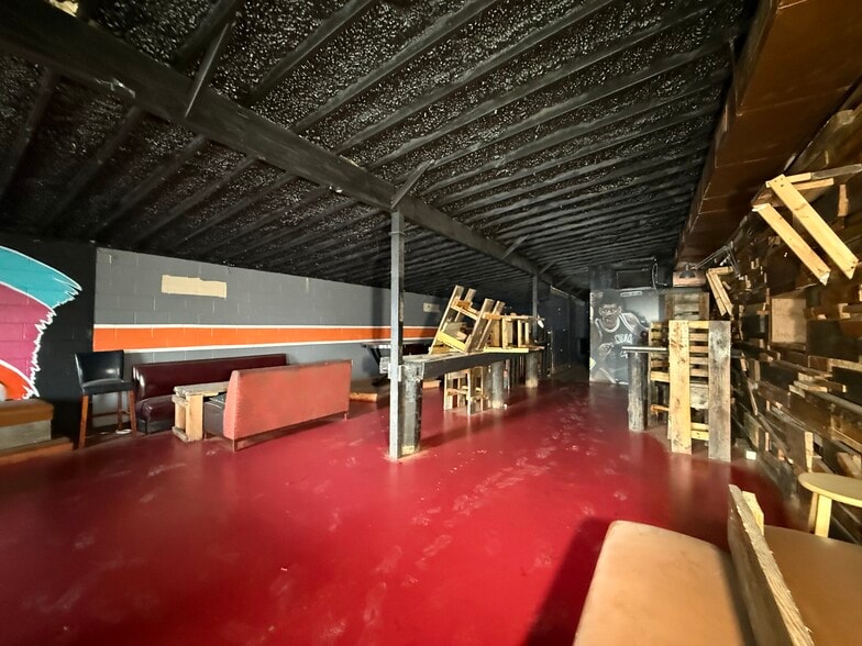 More Photos Of 2941 E Houston St, San Antonio Convenience Store For Lease