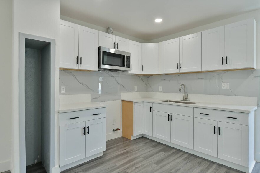More Photos Of 6221 Corona Ave, Bell Apartments For Sale