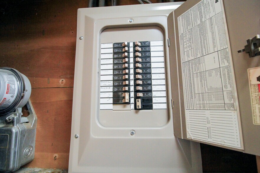 More Photos Of 320 N Main St, Pocahontas Medical For Sale