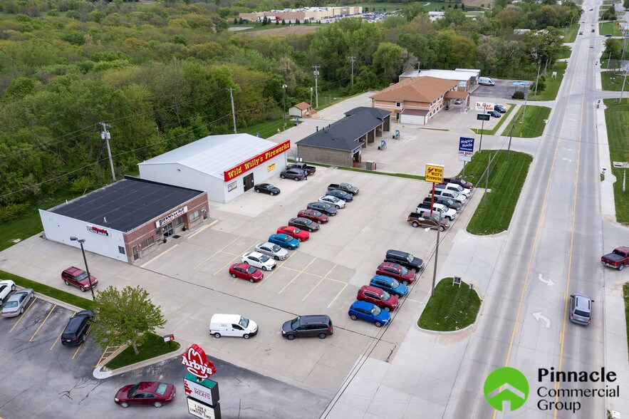 More Photos Of 1651 S 11th St, Nebraska City Showroom For Sale