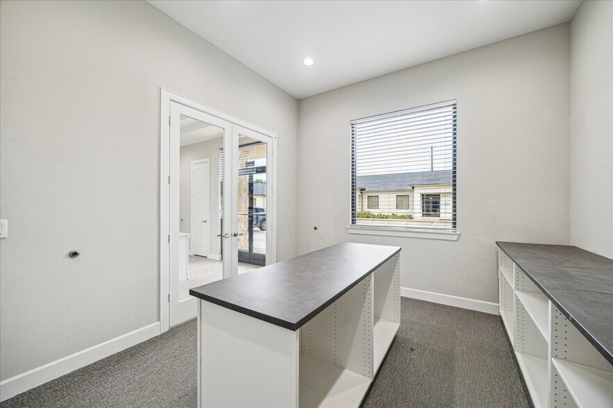 More Photos Of 4220 Cartwright Rd, Missouri City Medical For Sale