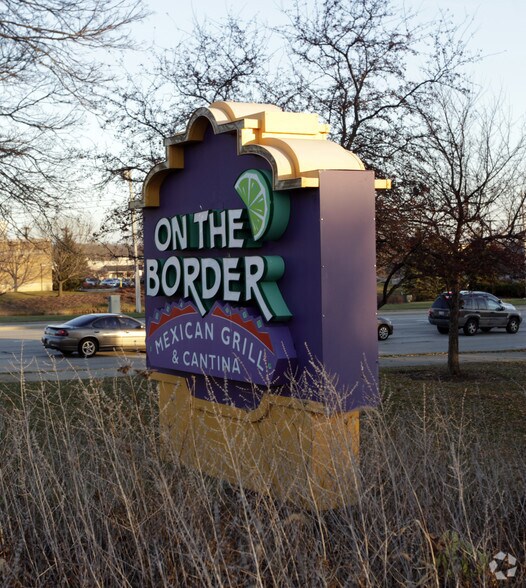 More Photos Of 535 Lakeview Pky, Vernon Hills General Retail For Sale