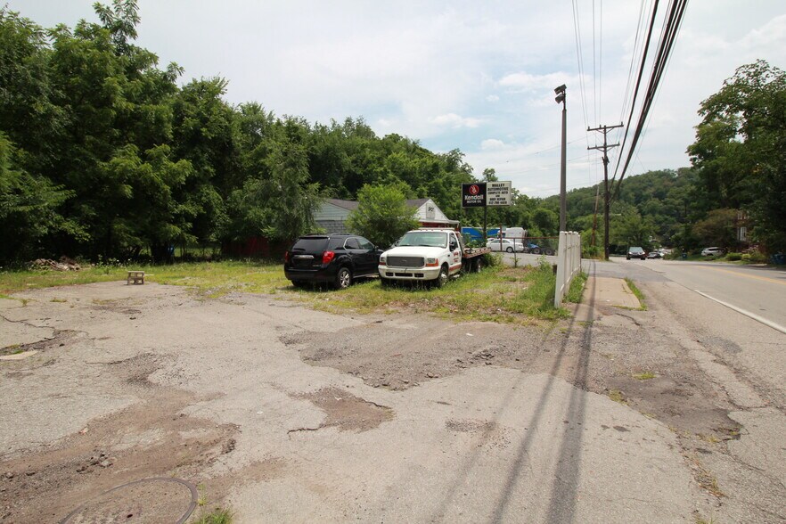 More Photos Of 801 Universal Rd, Pittsburgh Auto Repair For Sale