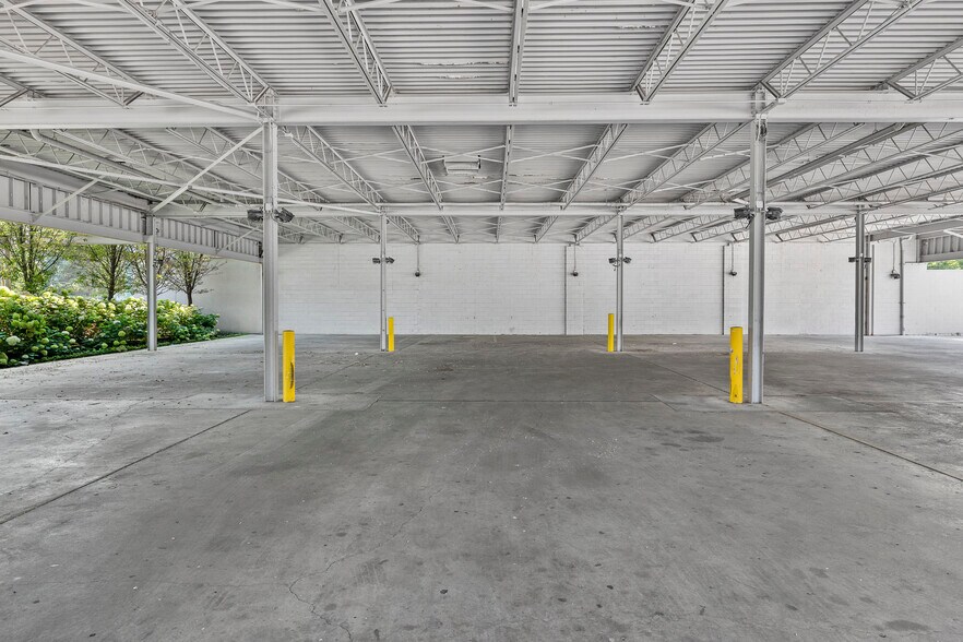 More Photos Of 21413 W 8 Mile Rd, Detroit Sports And Entertainment For Sale