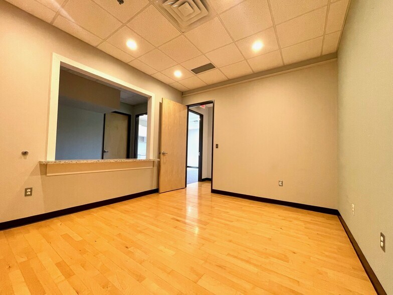 More Photos Of 2951 Ranch Road 620 S, Lakeway Office For Lease