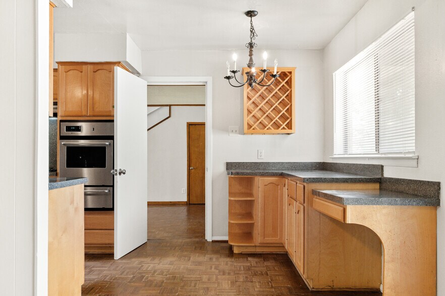 More Photos Of 215 Jasanda Way, Mesquite Specialty For Sale