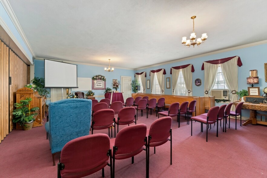 More Photos Of 999 S Colorado Blvd, Denver Religious Facility For Lease