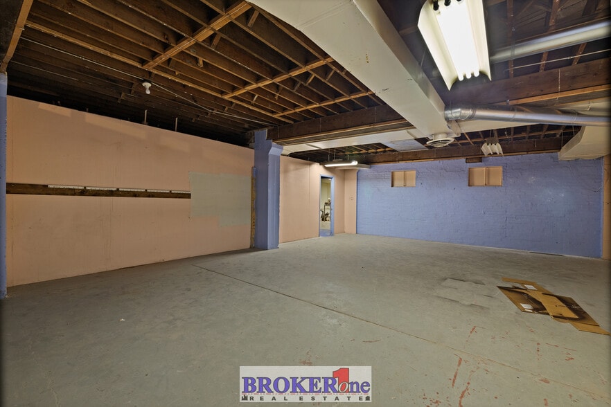 More Photos Of 225 N Wolcott St, Casper Flex For Sale