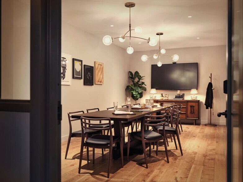 More Photos Of 200 N Green St, Chicago Hotel For Lease