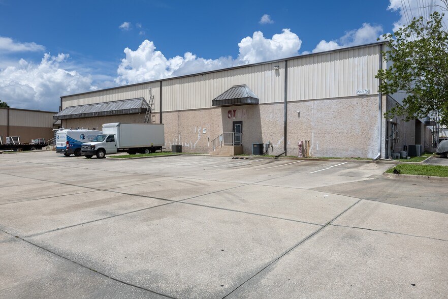 More Photos Of 830 S Ronald Reagan Blvd, Longwood Unknown For Lease