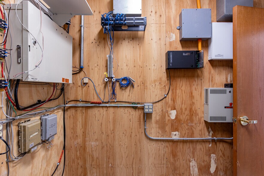 More Photos Of 927 E Main St, Winneconne Office For Sale