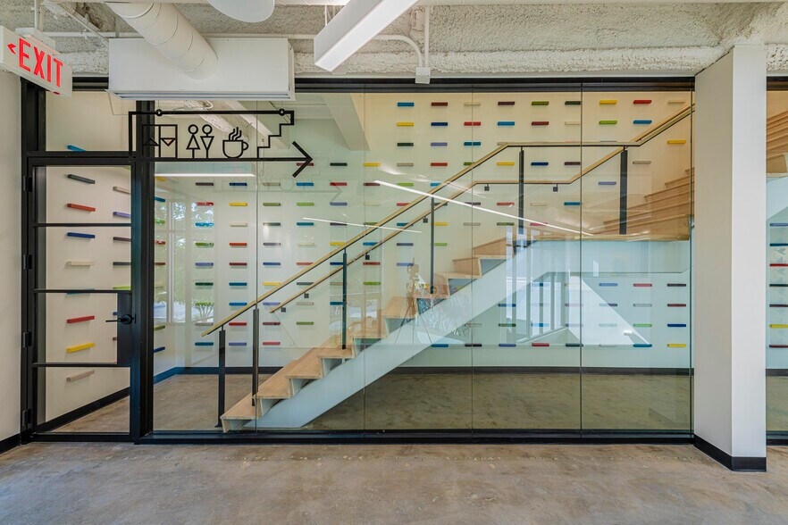 More Photos Of 4621 Ross Ave, Dallas Office For Lease