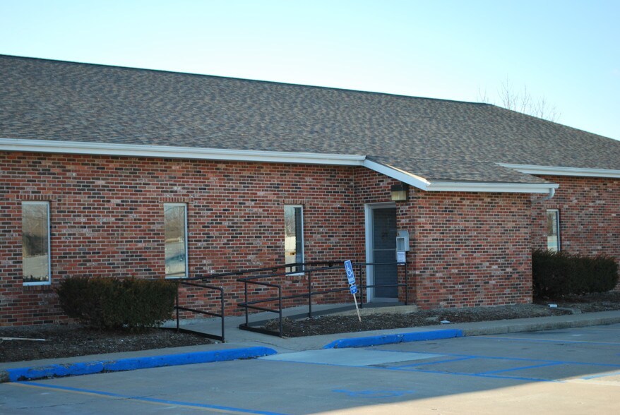 More Photos Of 1715 S Morley St, Moberly Medical For Lease