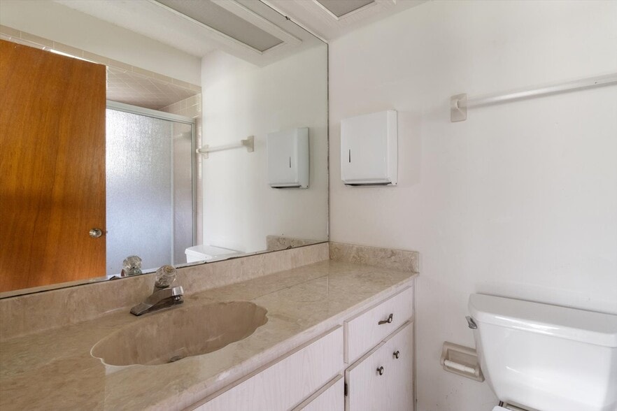 More Photos Of 2303 W Highway 44, Inverness Office For Sale