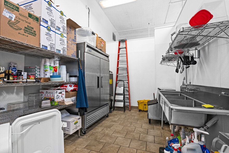 More Photos Of 202 E Superior St, Duluth Office For Sale