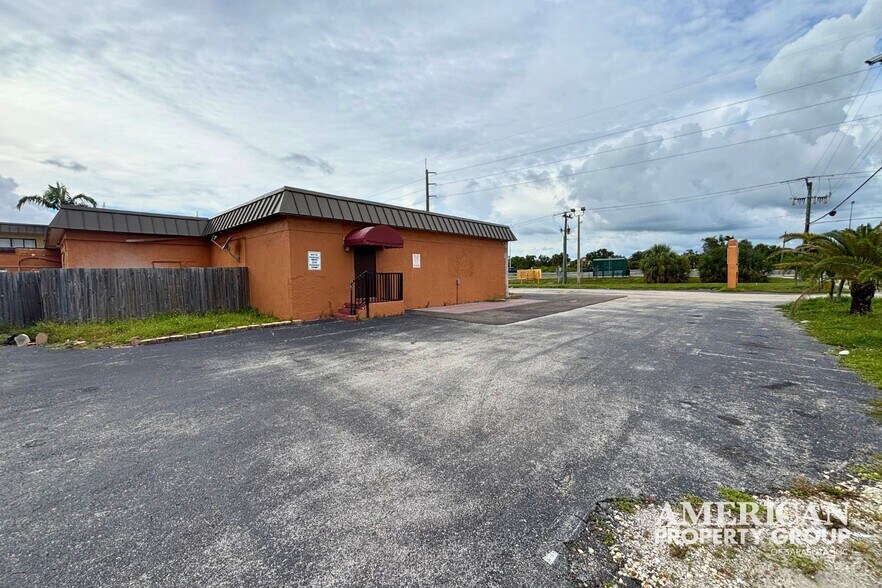 More Photos Of 14000 Tamiami Trl, North Port Hotel For Lease