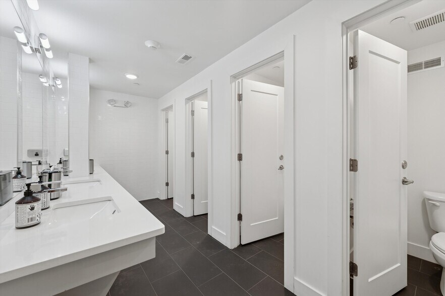 More Photos Of 1225 N 7th St, Philadelphia Office For Lease