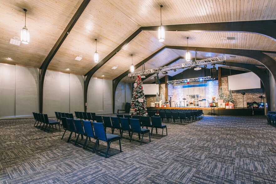 More Photos Of 401 Bolivar St, Denton Office For Sale