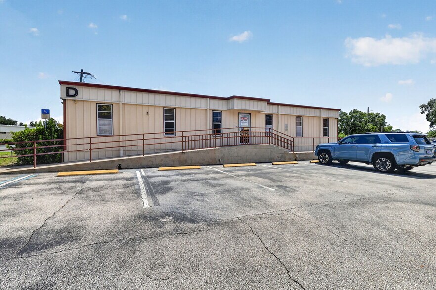 More Photos Of , Tavares Office For Sale