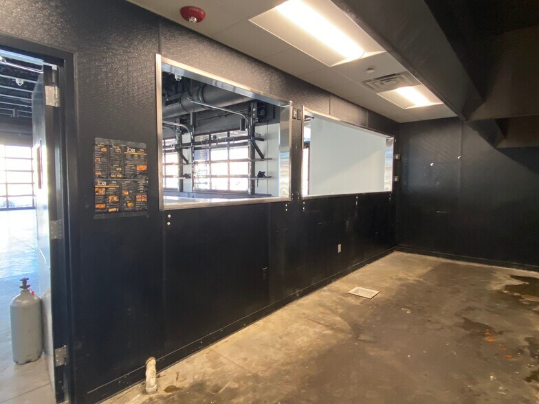 More Photos Of 2120 Ingersoll Ave, Des Moines Restaurant For Sale