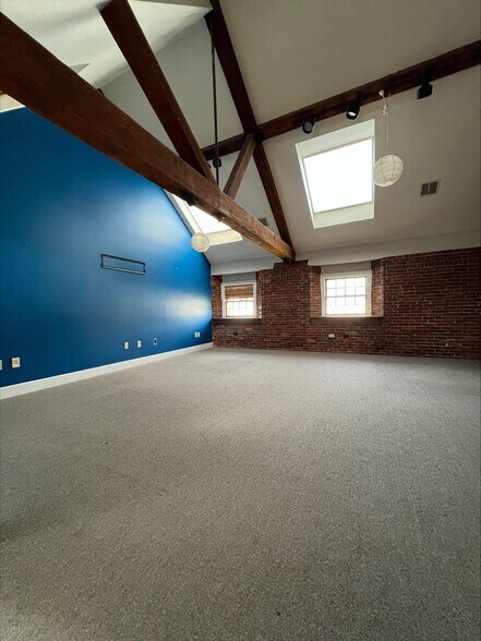 More Photos Of 650 Islington St, Portsmouth Office For Lease