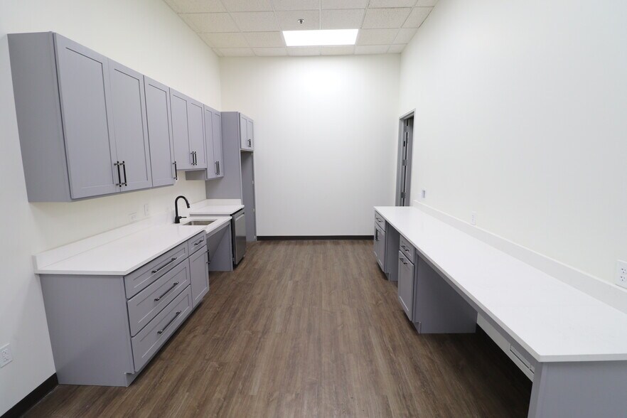 More Photos Of 2000 Westridge Dr, Irving Unknown For Lease