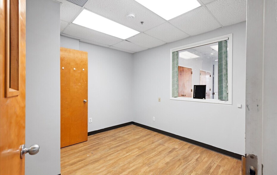 More Photos Of 37-39 Glen St, Glen Cove Office Residential For Sale