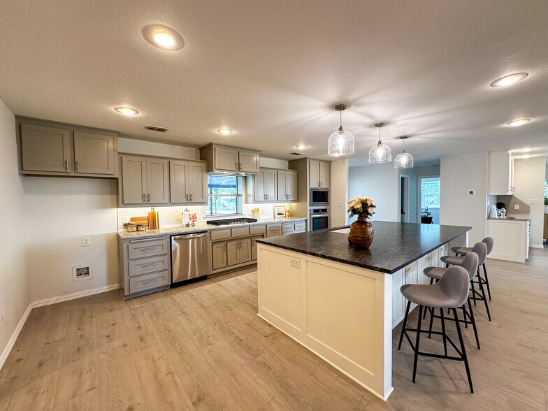 More Photos Of 3952 Tin Top Rd, Weatherford Flex For Sale