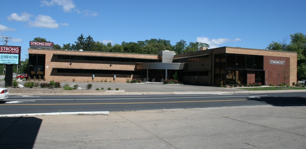 Primary Photo Of 3100 N Knoxville Ave, Peoria Office For Lease