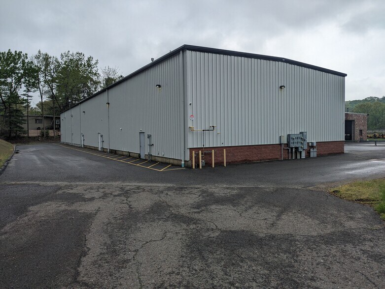 More Photos Of 770 Derby Ave, Seymour Warehouse For Lease