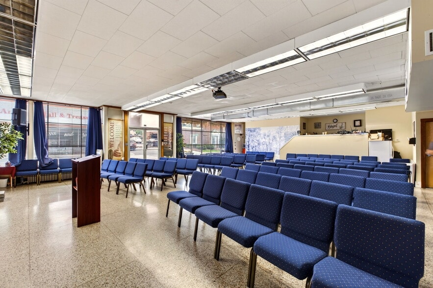 More Photos Of 162-166 N Main St, Broadway Office For Sale