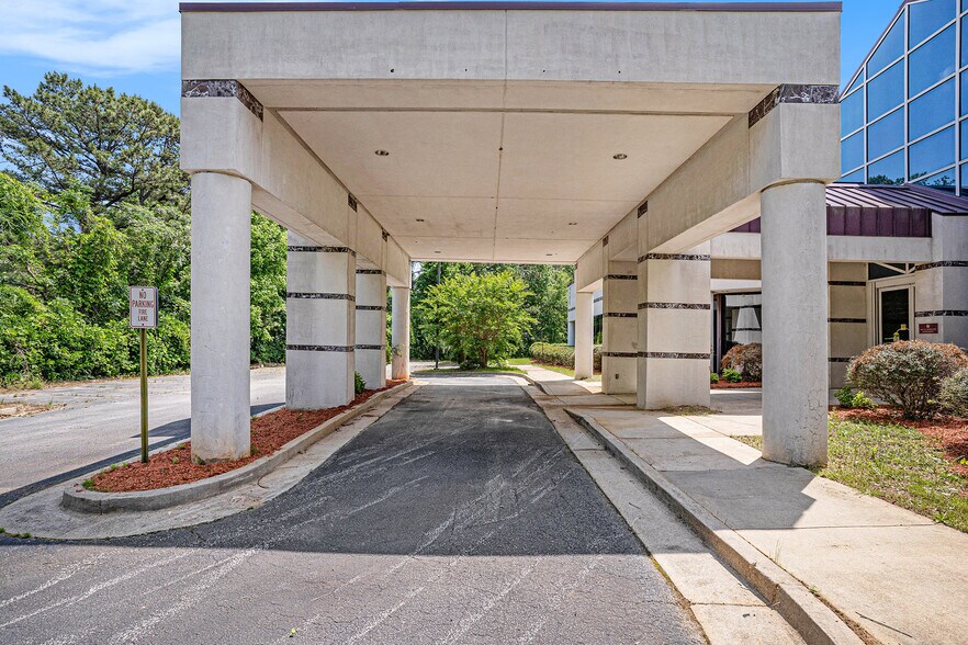 More Photos Of 4000 Corporate Center Dr, Morrow Medical For Sale