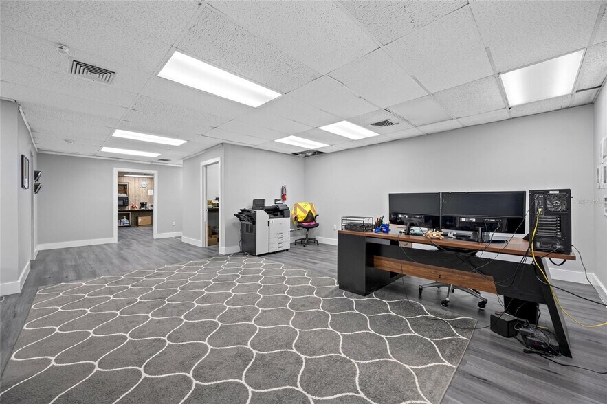 More Photos Of 5802 N Occident St, Tampa Industrial For Sale