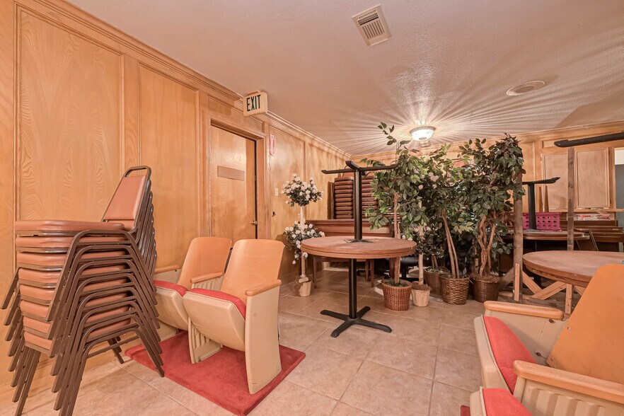 More Photos Of 3402 Amanda Ln, Houston Flex For Sale