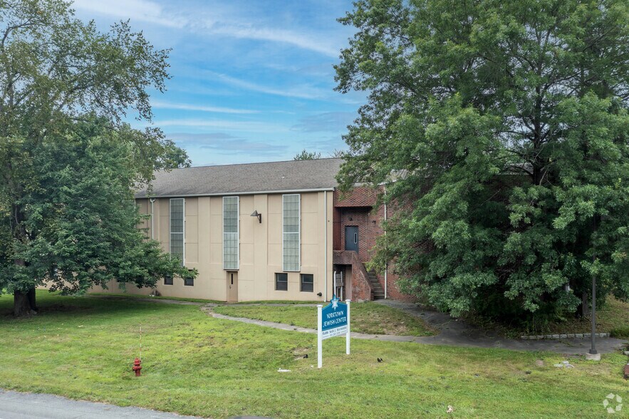 More Photos Of 2966 Crompond Rd, Yorktown Heights Schools For Lease