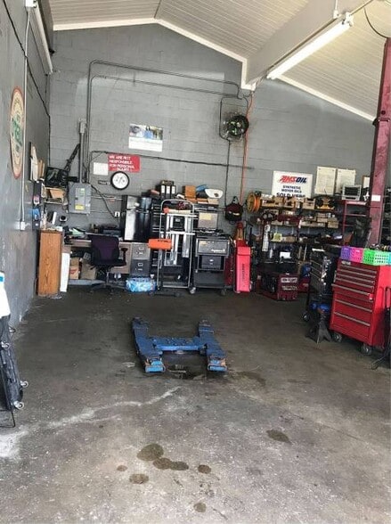 More Photos Of 302 N Main St, Fuquay-Varina Convenience Store For Lease