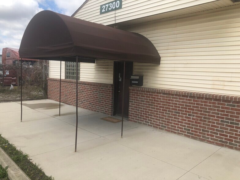 More Photos Of 27300 Ecorse Rd, Taylor Warehouse For Lease